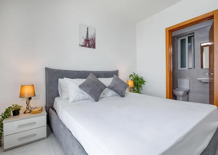 New! Sant Anna Residences, M2 By Sf Homes Daire