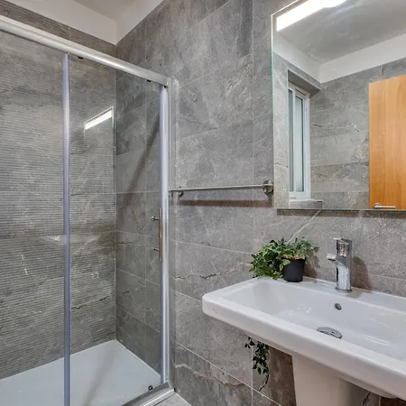 New! Sant Anna Residences, M2 By Sf Homes Daire