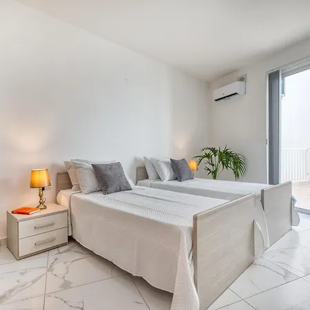 New! Sant Anna Residences, M2 By Sf Homes Daire